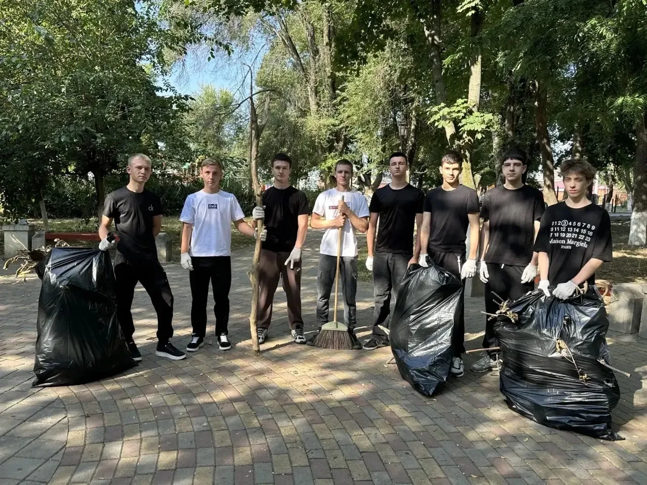 🍂 Наш зелёный город вступил в осеннюю пору, а это значит, студентам "Армавирского техн...