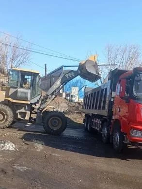 Город день за днем ⁣ 18 мая 2026 года ⁣ Спецтехника и бригады ручного труда продолжают выполнять ком