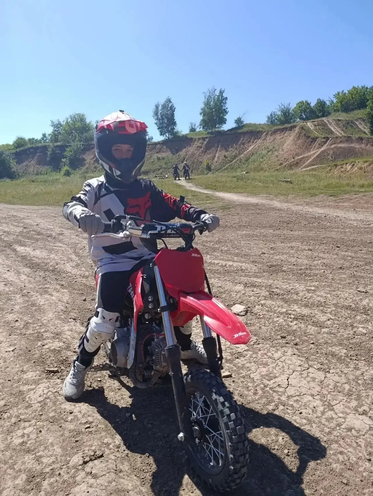 🏍️ Летние новости продолжаются! Покоряем бездорожье вместе с Демидом!
 ☀️Лето — время открывать нов