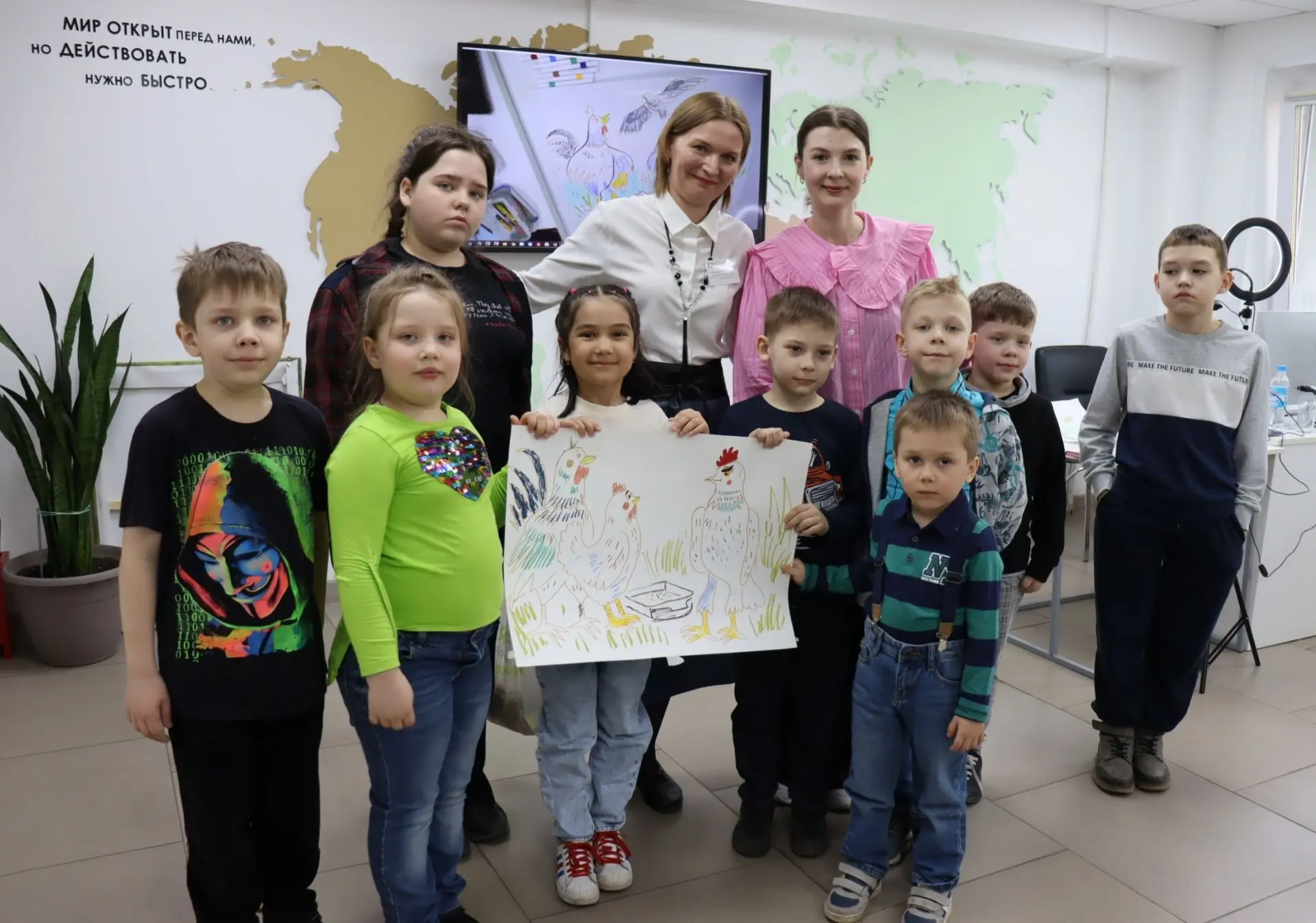 🌃 18 апреля центр языкового погружения Первой детской модельной библиотеки наполнился творчеством!

