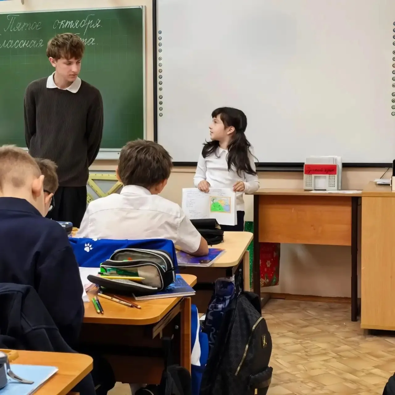 5 октября наши 11 -классники попробовали себя в роли учителей.