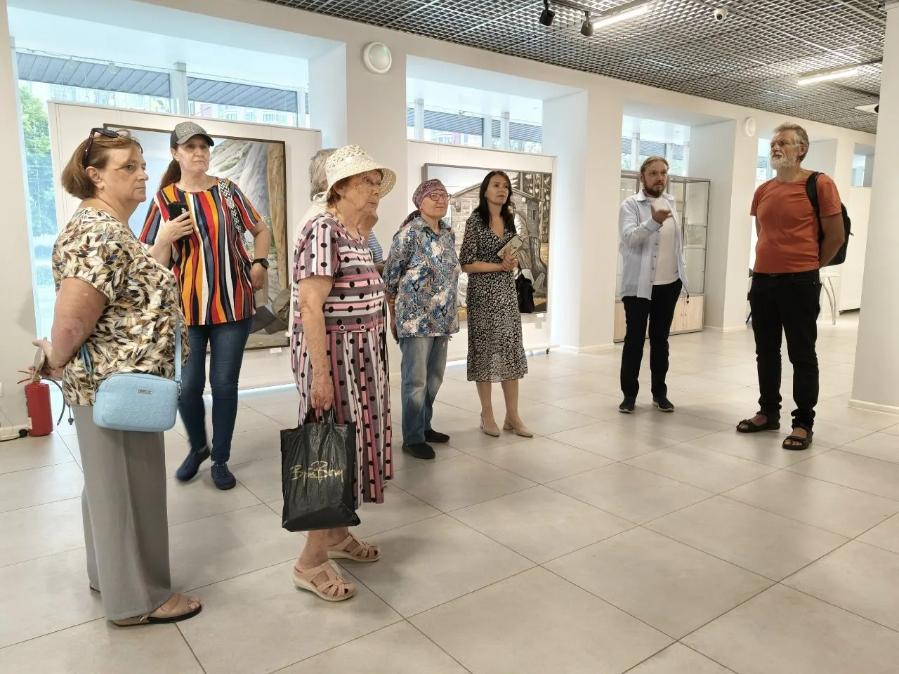 🎨 Вчера в нашем выставочном зале прошла творческая встреча с удивительным художником-монументалисто