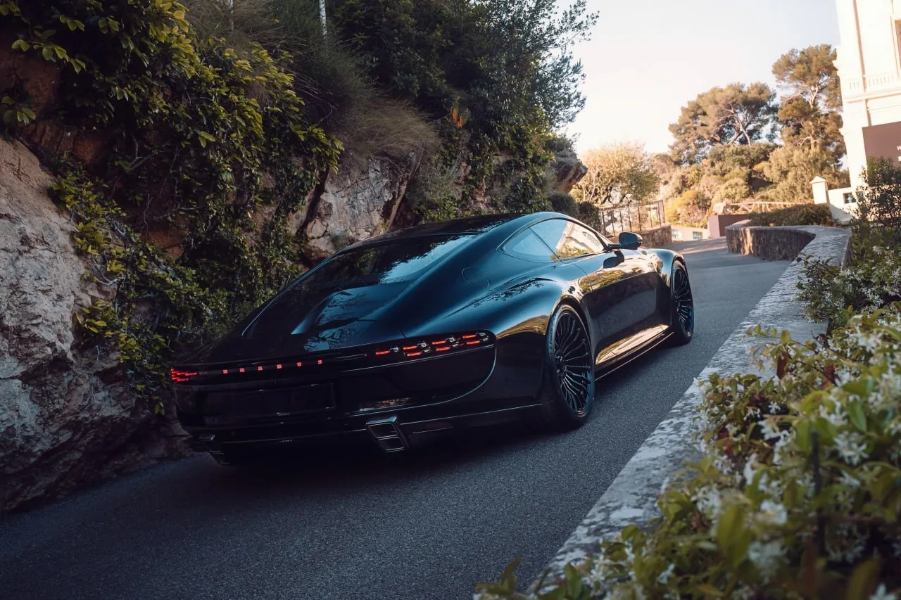 Brabus показала 1000-сильный гиперкар Bodo на базе Aston Martin Vanquish.    У авто кастомный карбон