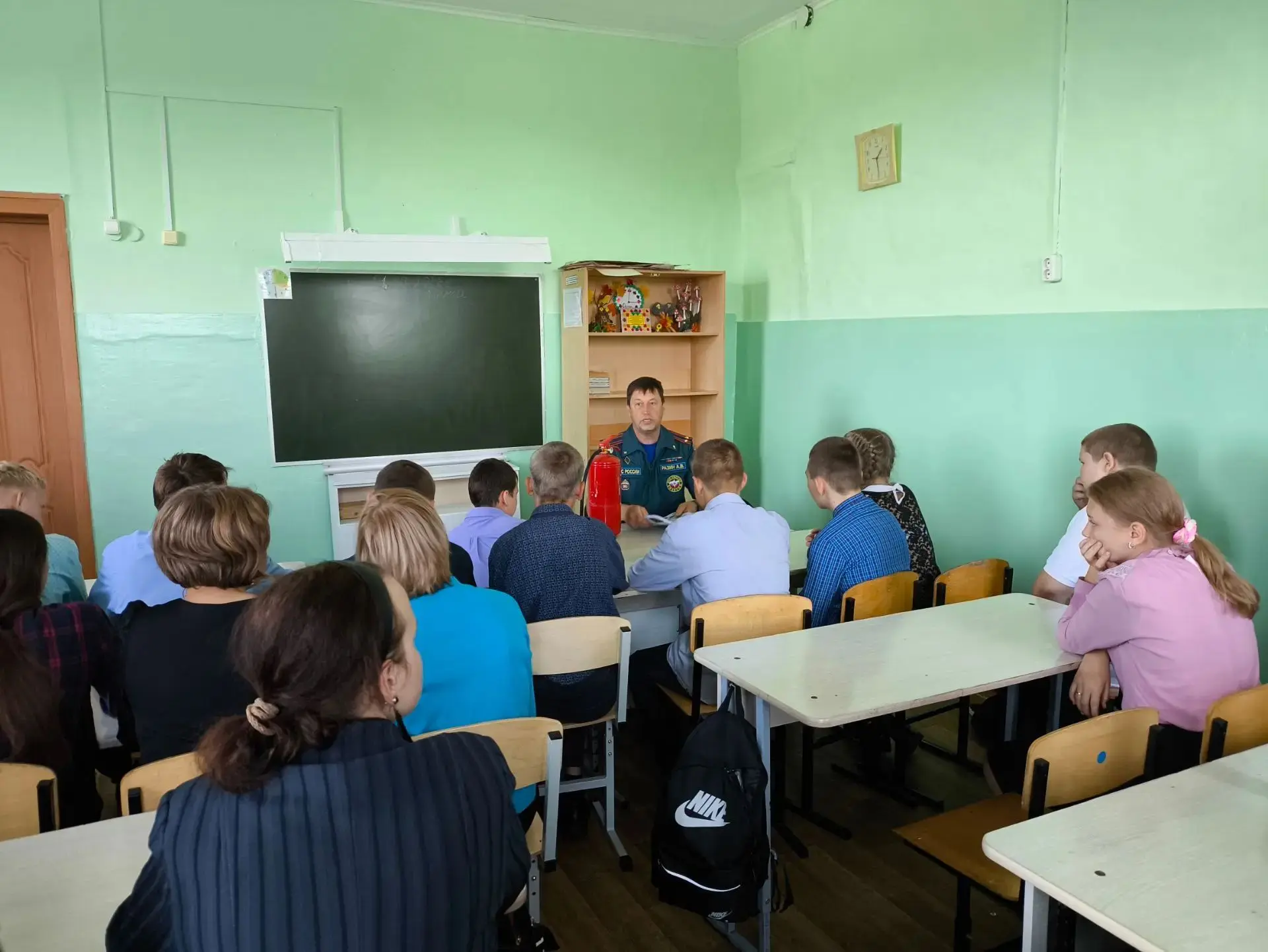 В первый день сентября в школе-интернате прошли уроки безопасности , которые провели по...