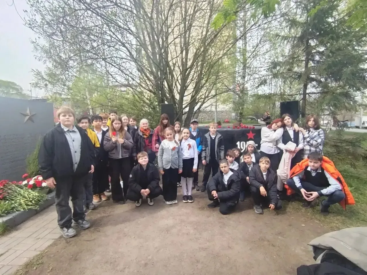 🇷🇺Время памяти   🇷🇺4 мая прошло торжественное возложение цветов к ДОТу в Рыбацком «Во имя павших и ж