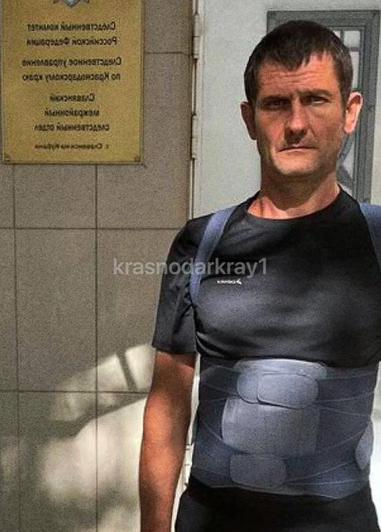 Бывшему полицейскому из Красноармейского района, которого осудили за избиение сторожа, ...