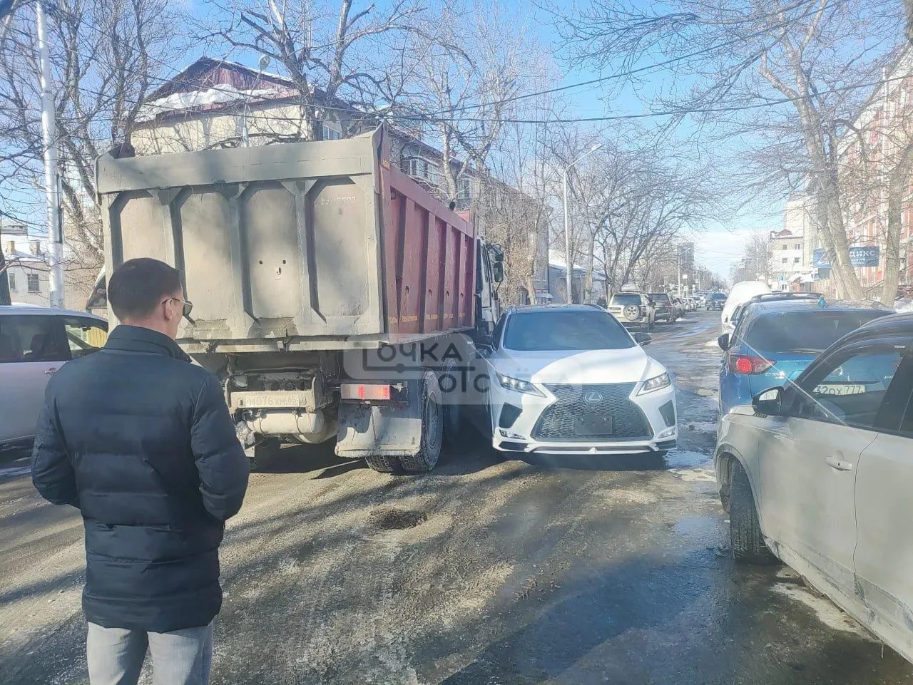 ❗️Скрывшегося на белом Lexus виновника ДТП с самосвалом ищут в Южно-Сахалинске

Госавтоинспекция про