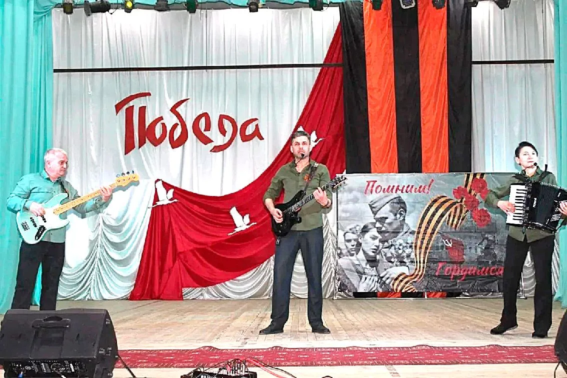 «ПЕСНИ ПОБЕДЫ ЛЕТЯТ НАД СЕЛОМ»   В Доме культуры им. Звягина А.М. Белоглинского района состоялся пра