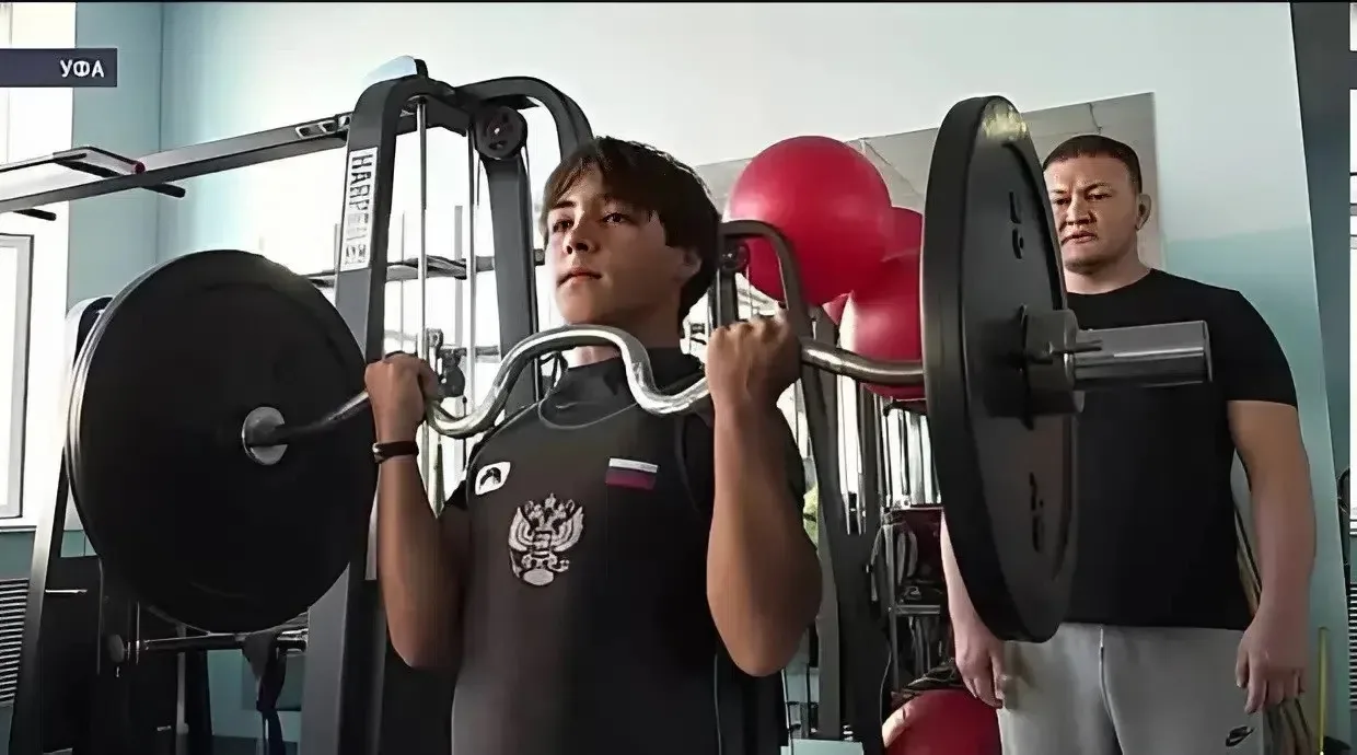 🏋️ 14-летний уфимец с инвалидностью стал мастером спорта по пауэрлифтингу