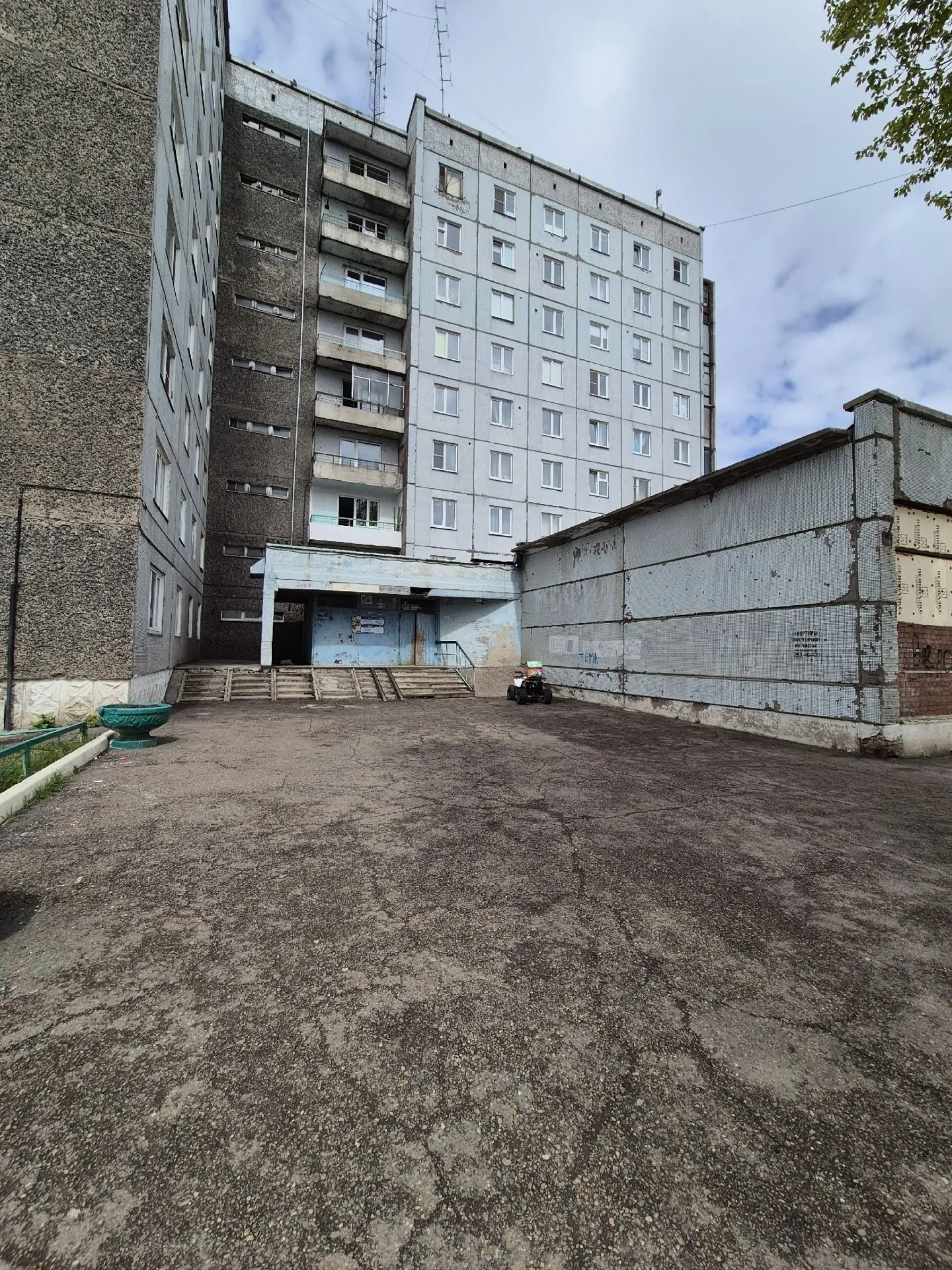 Продам комнату в Красноярске, район Солнечный, ул. Светлова. Доступная цена 920 т.р. Есть торг.
Уютн
