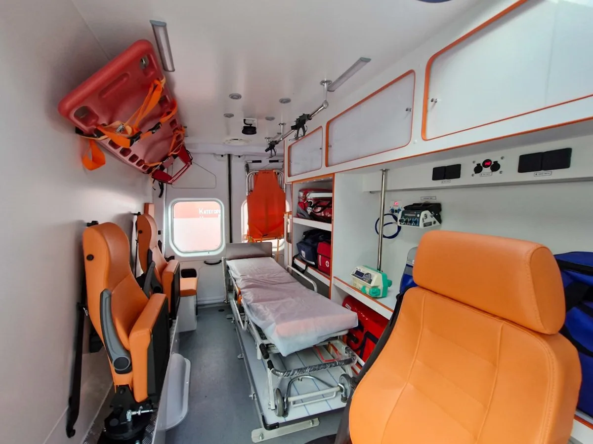🚑 Глава Магнитогорска Сергей Бердников осмотрел новые автомобили скорой медицинской по...
