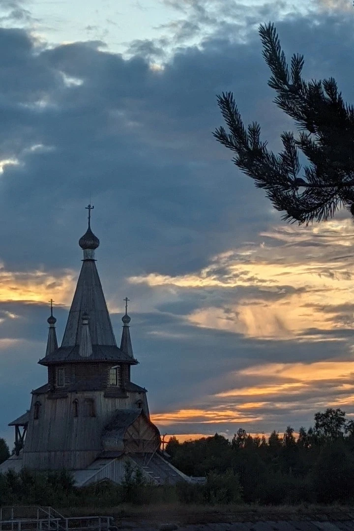 Церковь Николая Чудотворца на закате.
📍Повенец

📸 Демьян Гребешов
