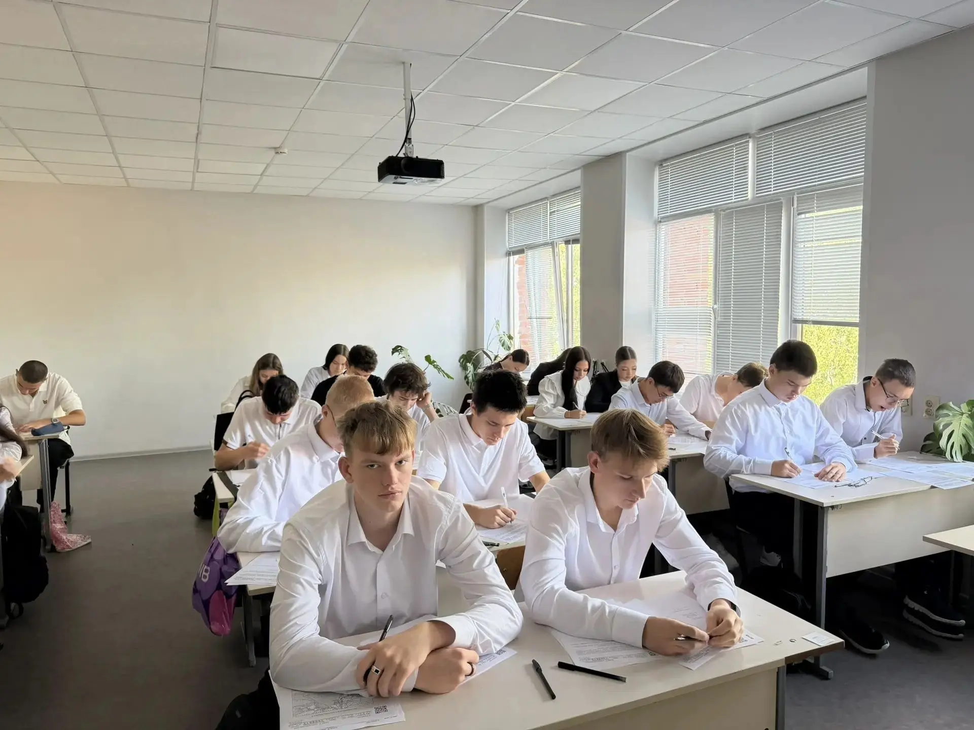 ️Студенты Нижнекамского политехнического колледжа имени Е.Н.Королёва пишут ВПР по дисци...