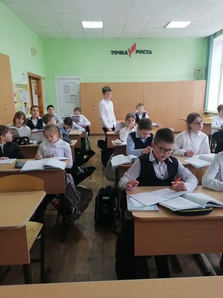 🎨📐Шедевры под линейку  Часто ли вам говорили, что математика — это скучно? А вот и нет! Наши пятикла