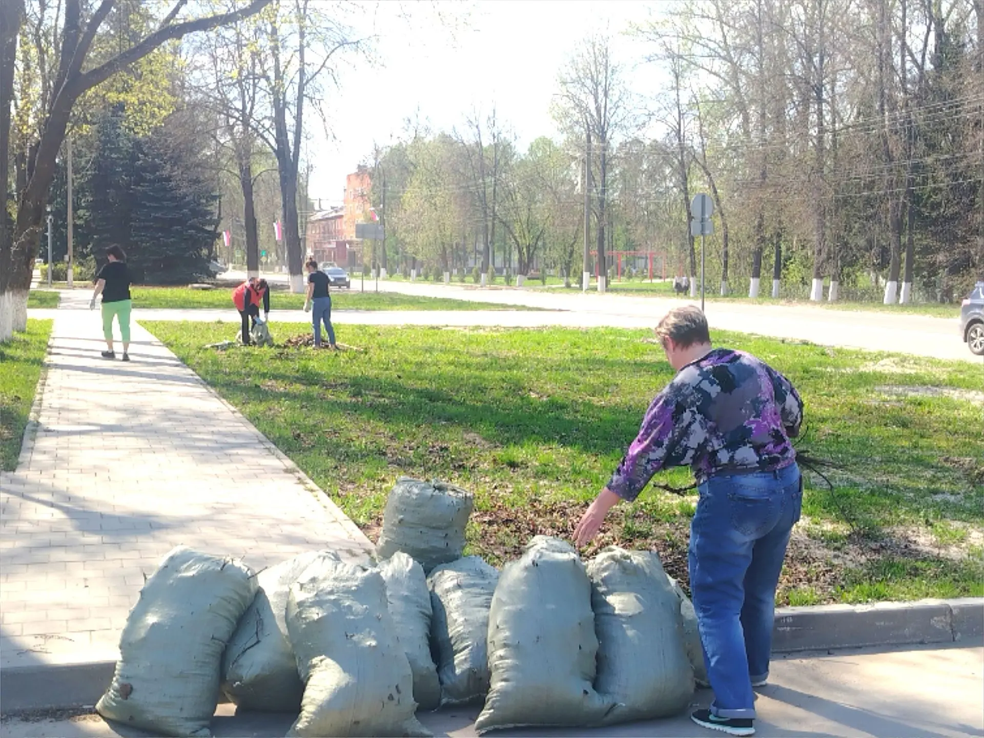 🌿 В Вязниках  прошел традиционный субботник.  Накануне трудовые коллективы и активные жители убирали