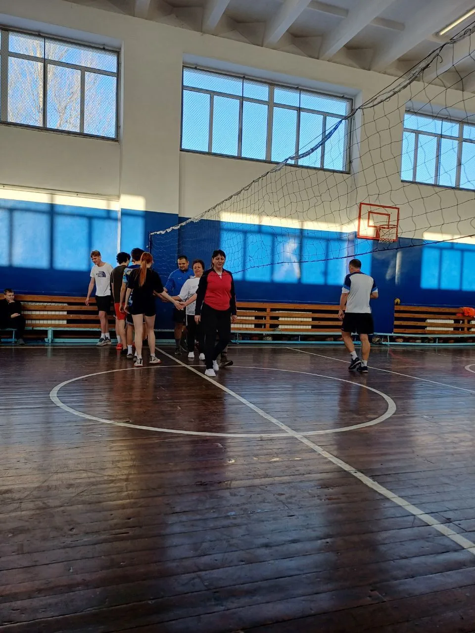 🏐Товарищеская встреча по волейболу: педагоги против старшеклассников!                               
