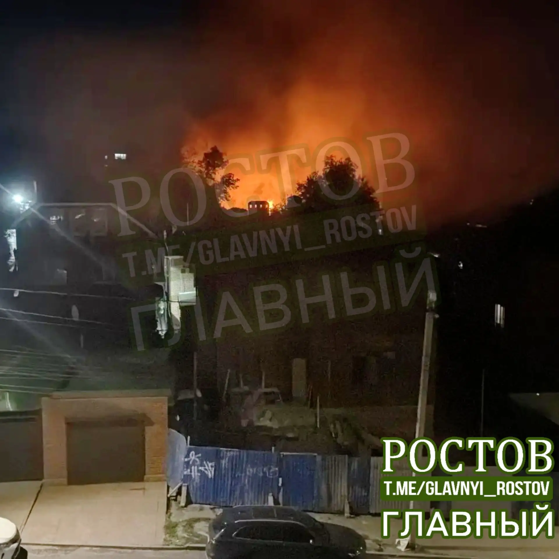 🔥 Несколько домов сгорели на Червонной в Нахичевани, сообщают очевидцы. На место ЧП пр...