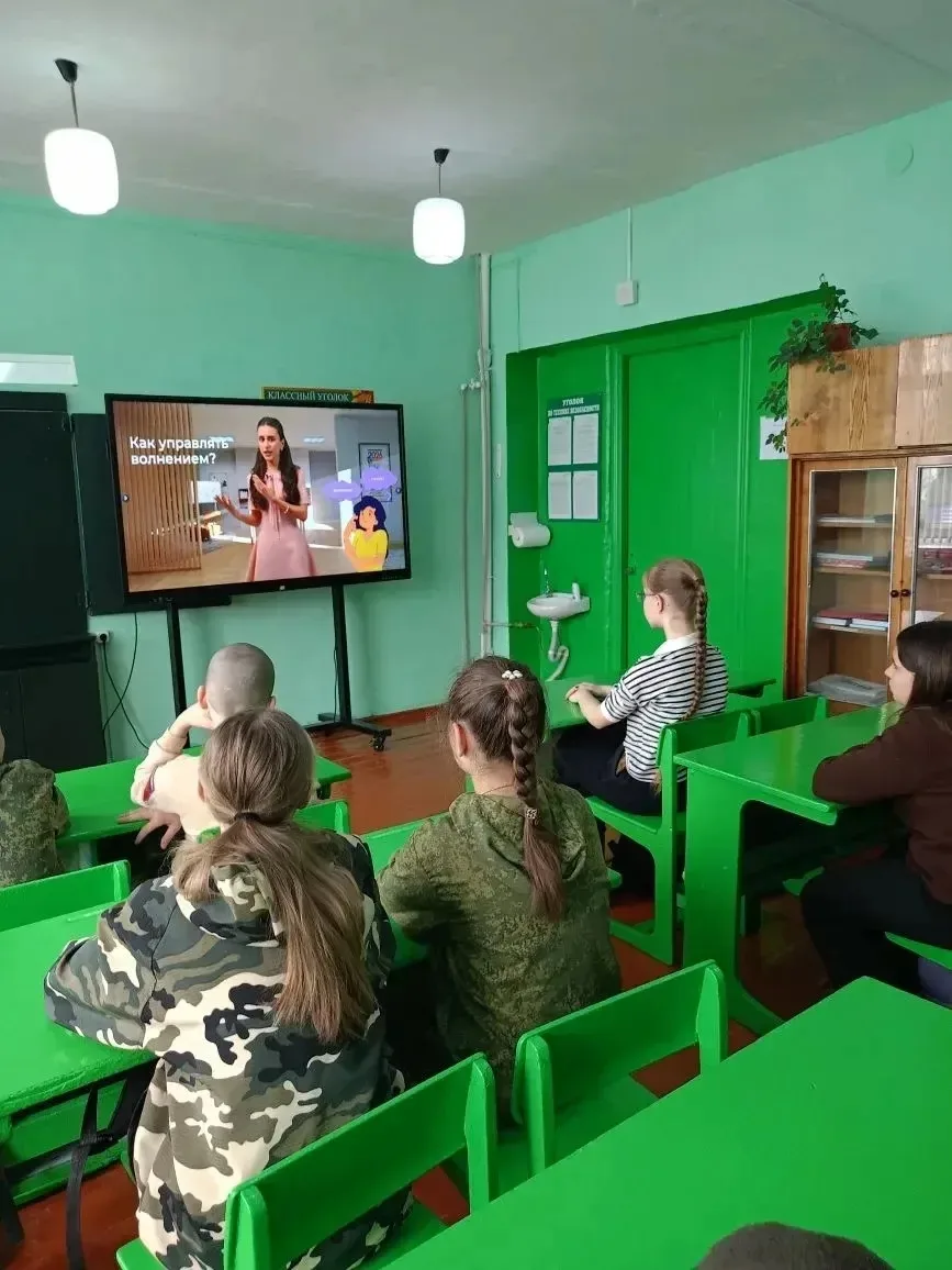 Сегодня в МБОУ "Коломыцевская СОШ" прошёл очередной классный час в рамках цикла «Разгов...