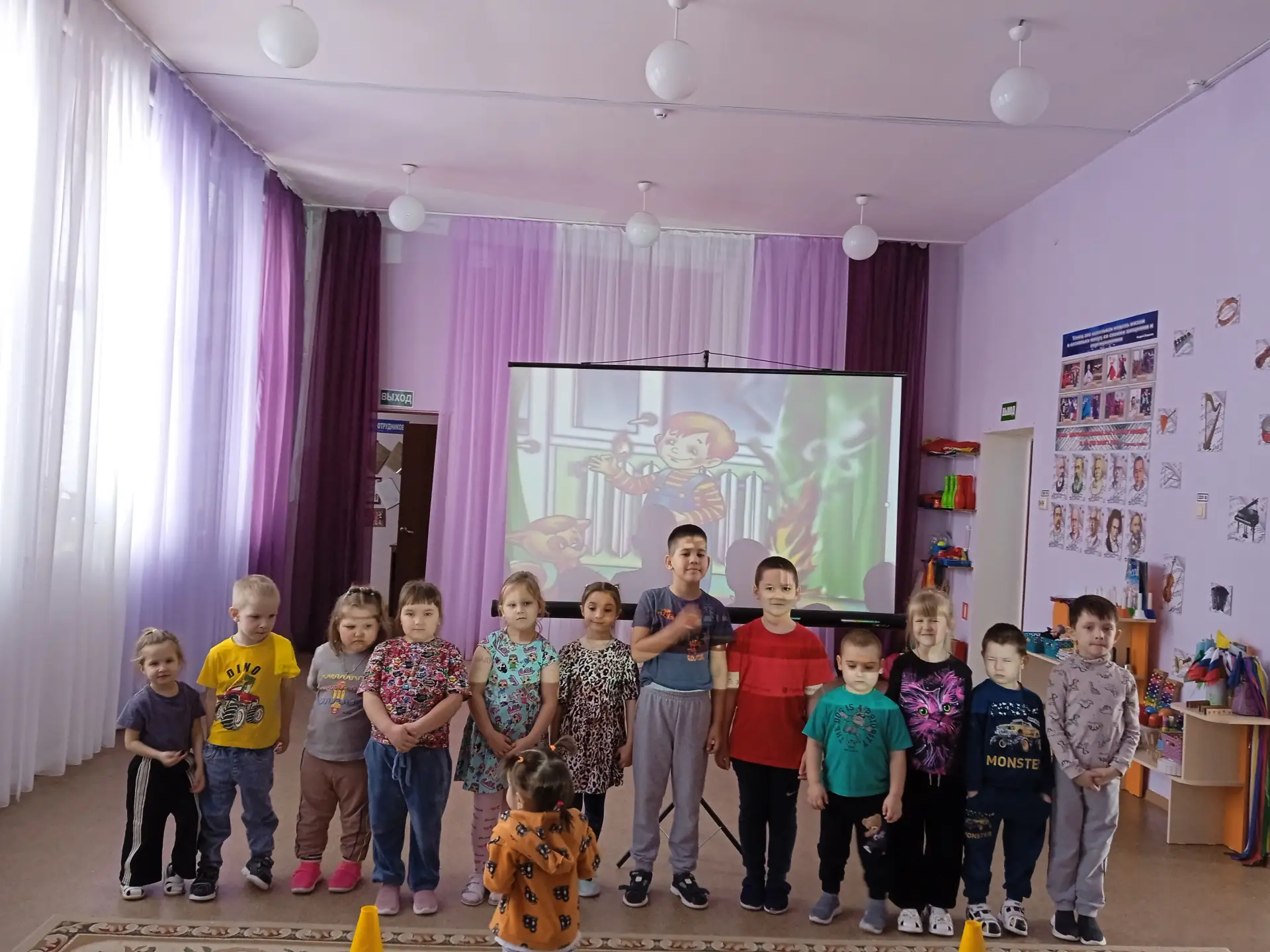18 марта с ребятами старшей и младшей группы была проведена беседа по пожарной безопасн...