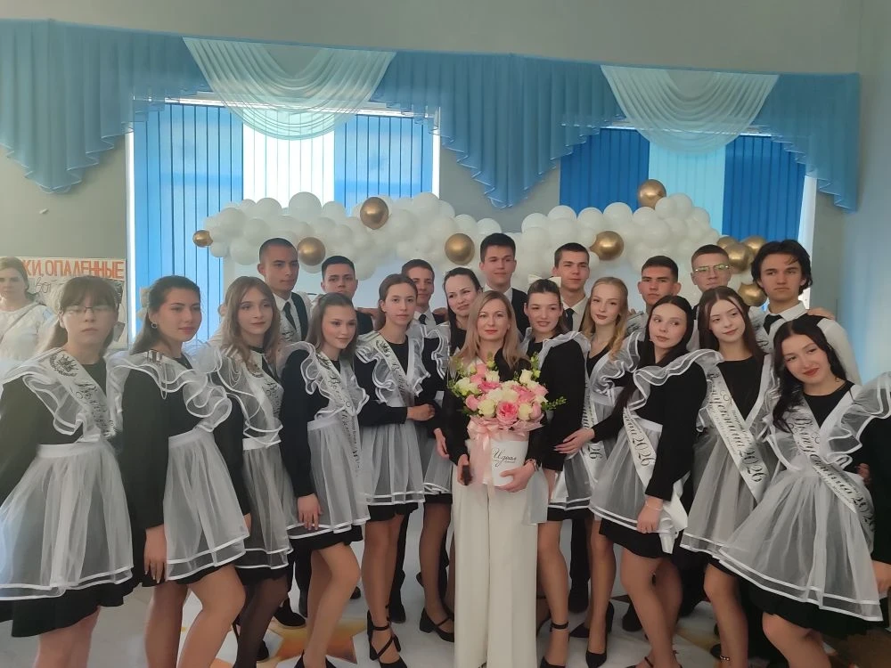 🥳 Макеевка отметила Последний звонок: трогательное прощание и яркое начало!  ✨ 26 мая 2026 года, в Г