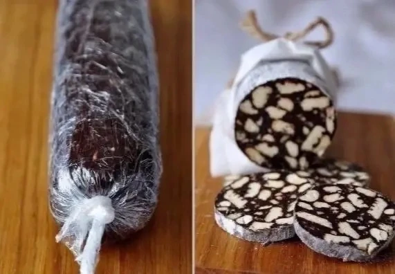🍫 Шоколадная колбаса 

Ингредиенты:
• печенье – 150 г.
• черный шоколад – 100 г.
• сливочное масло 