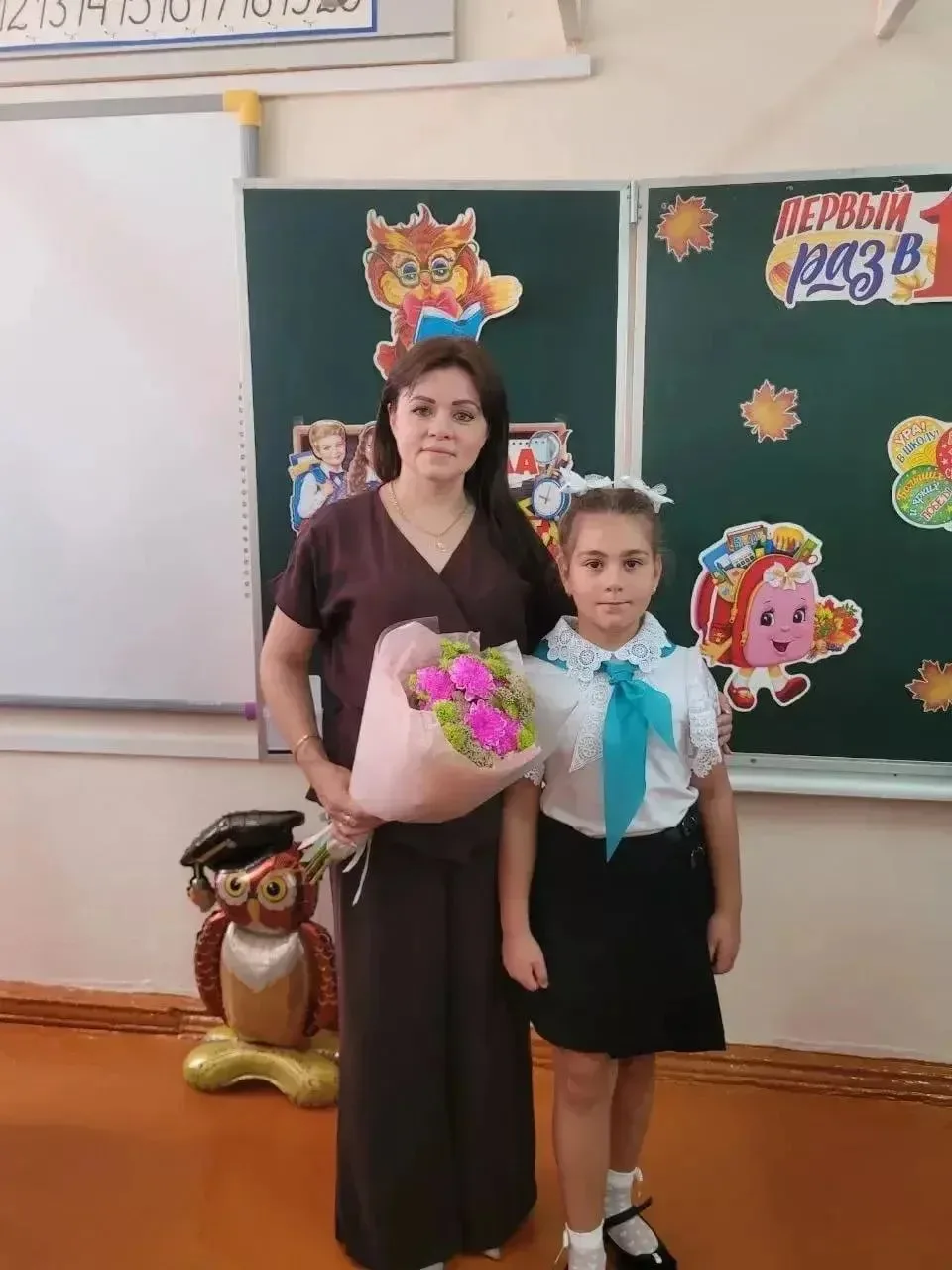 Активистка Движения Первых Айвазян Арина под руководством советника директора по воспит...