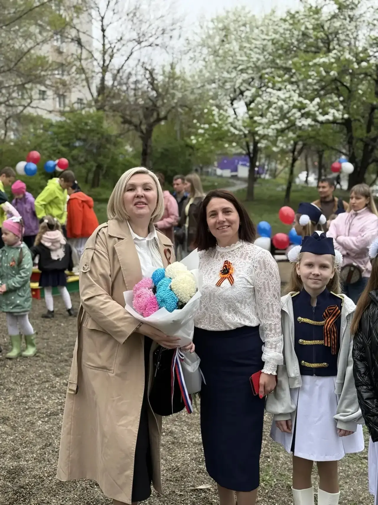 Этот День Победы 🎗️  8 мая, в 12 часов дня, Океанский проспект звучал иначе. Обычный городской шум с