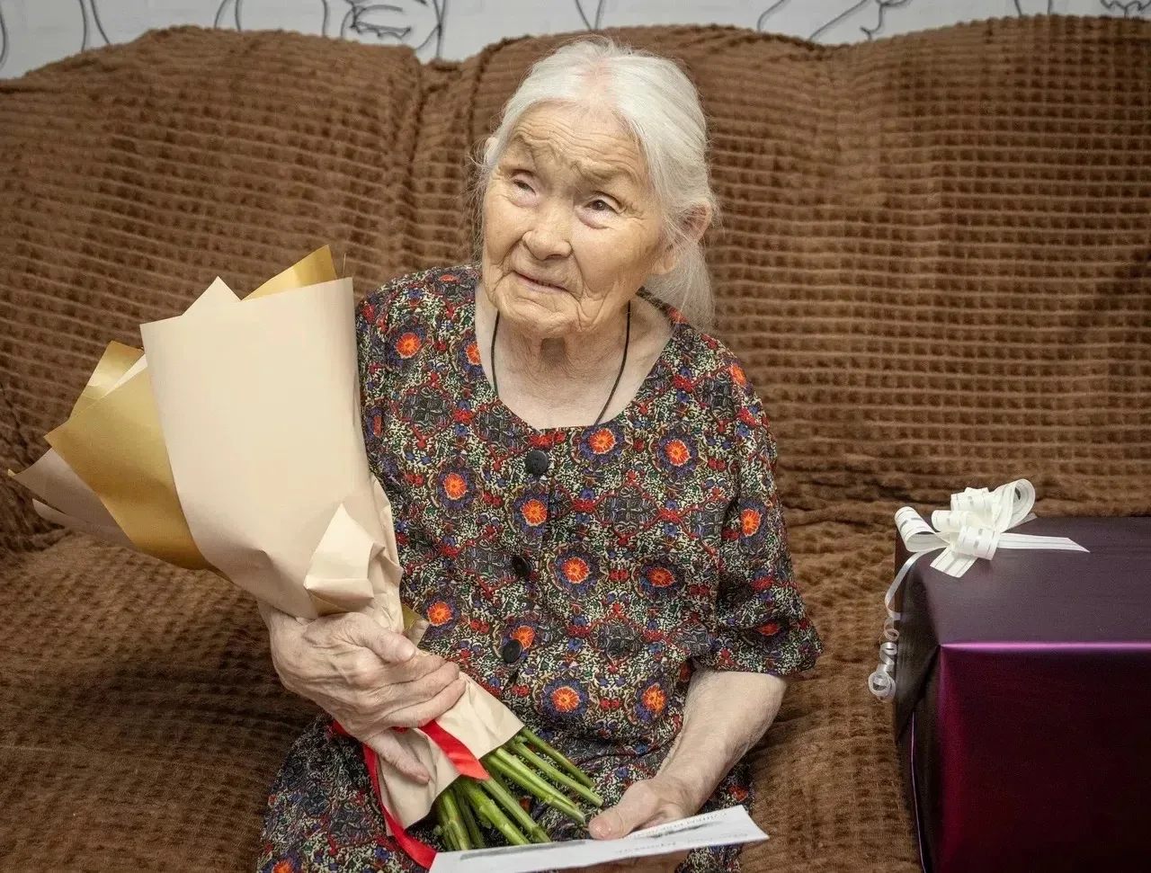Пуровчанка Екатерина Пяк отметила 96-летие. Вместе с председателем Пуровского обществен...