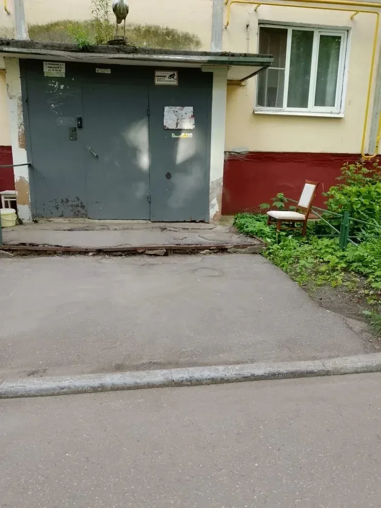 Выполняется ежедневная уборка территории по адресу улица Пионерская дом 7