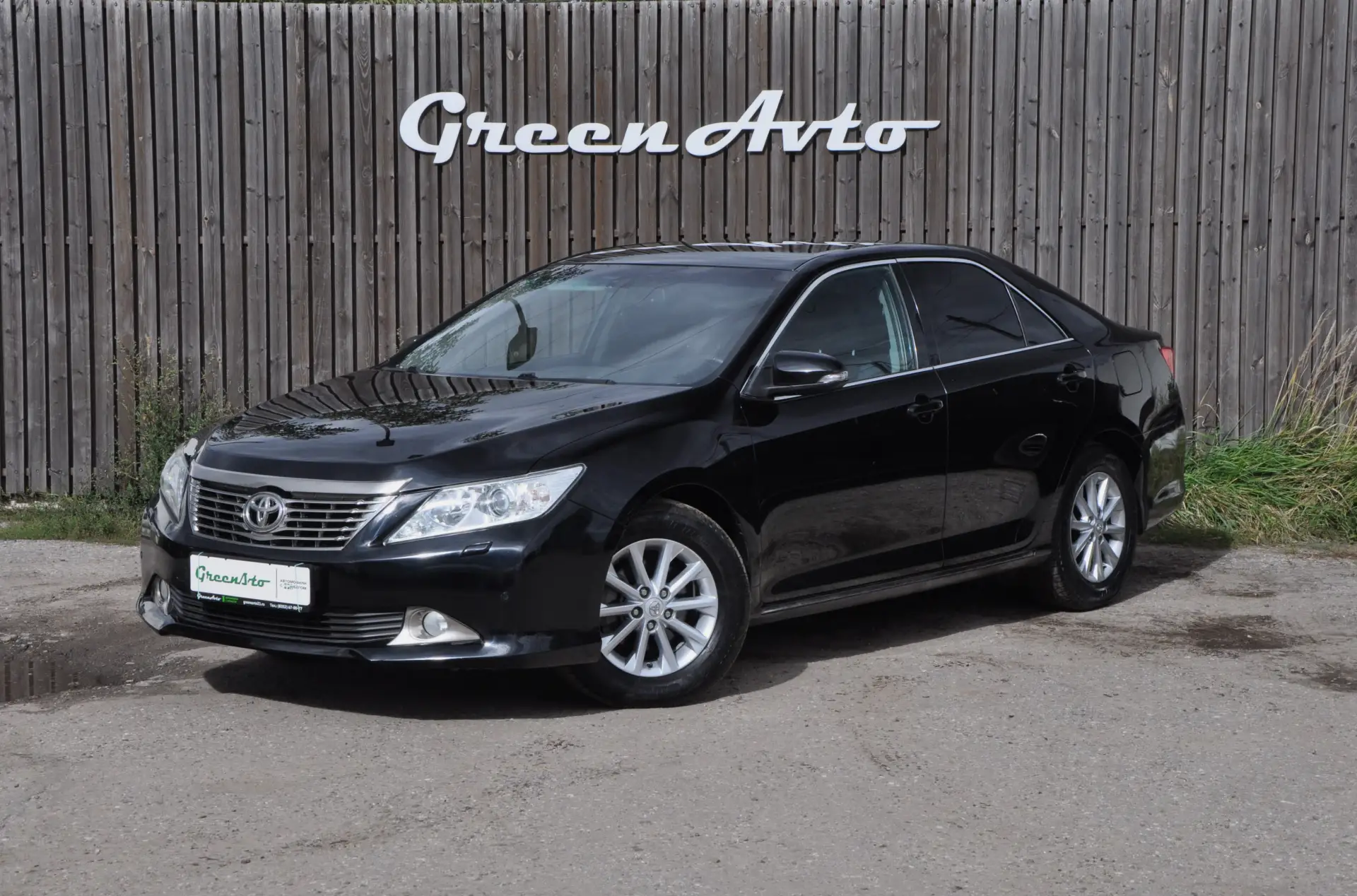 Toyota Camry 2014 года выпуска, ее преимущества: