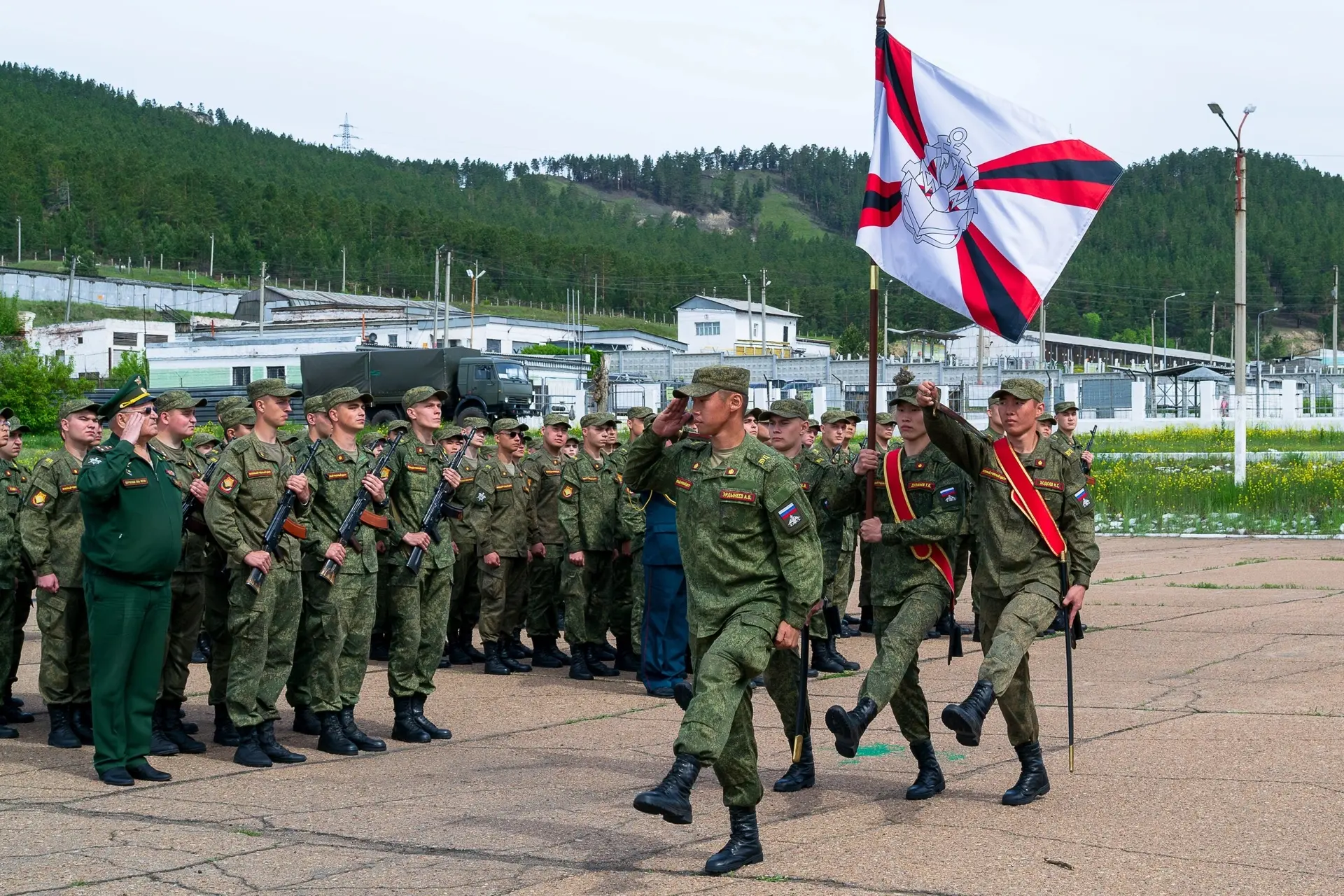 🇷🇺 Курсанты Военно-учебного центра ВСГУТУ произнесли торжественную клятву на верность...