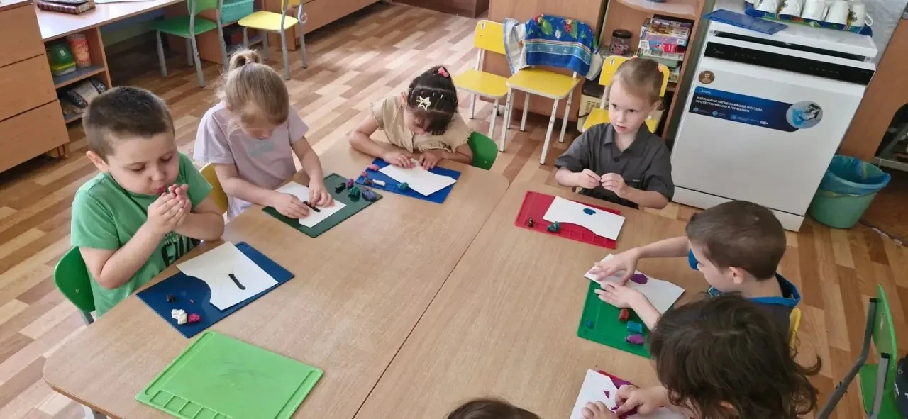 🌼✨ Сегодня в нашей средней группе прошел увлекательный мастер-класс по лепке из пластилина! Ребята 