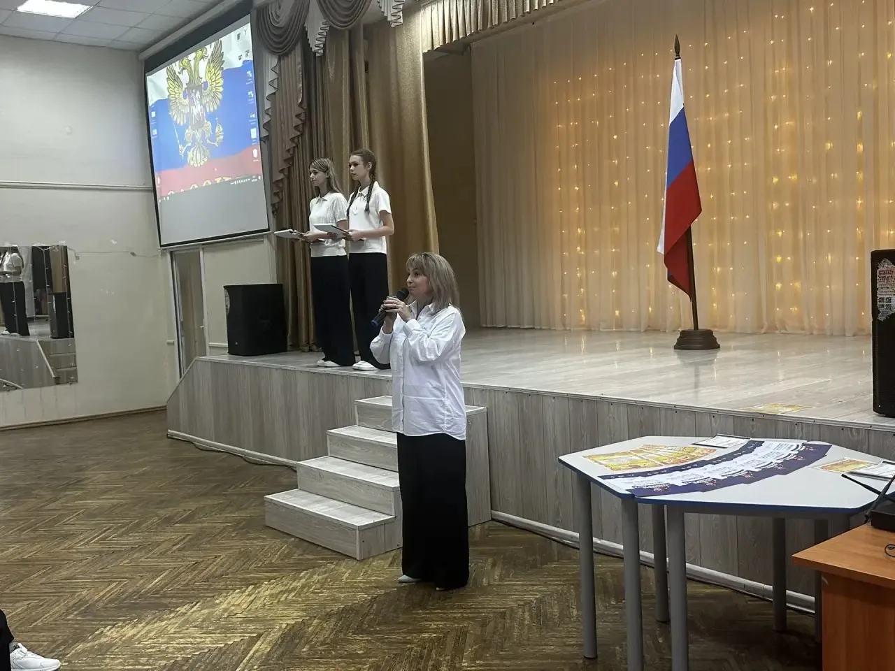 Наша школьная неделя началась с традиционной линейки, посвящённой Всероссийскому военно...