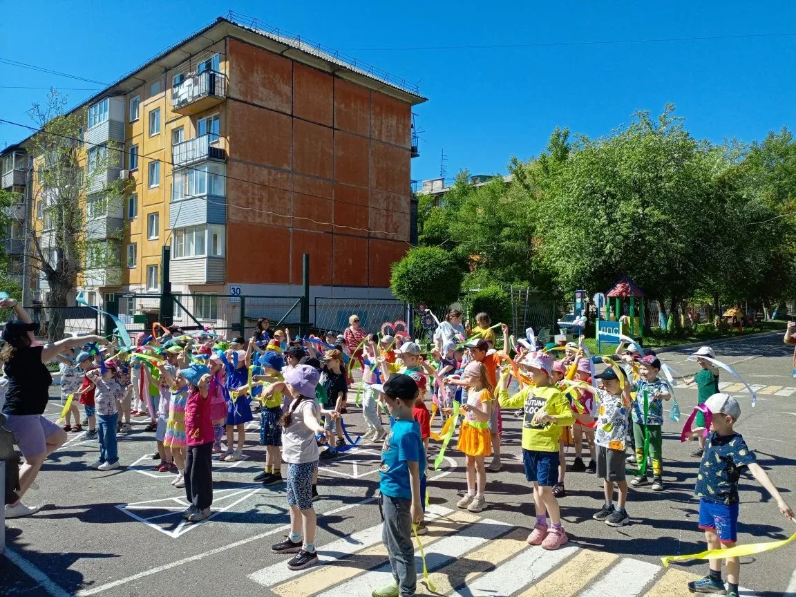 🌞🌈 Мы открываем лето фестивалем красок "Цветная страна"! 🌈🌞Сегодня в нашем детском ...