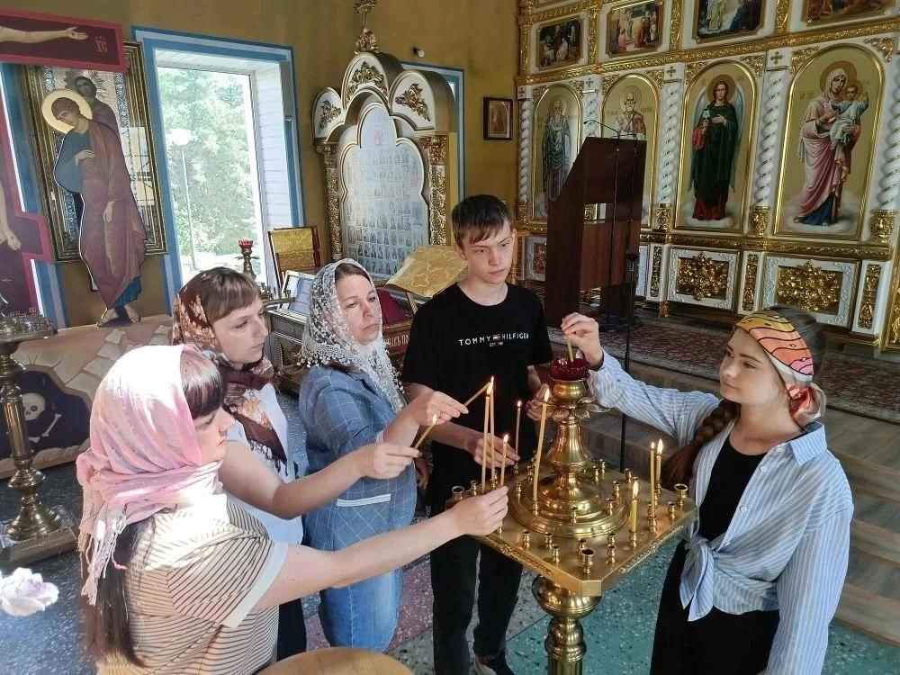 «Дорога в храм»
        
 Волонтеры отряда «Золотые сердца» отделения психолого-педагогической помощ