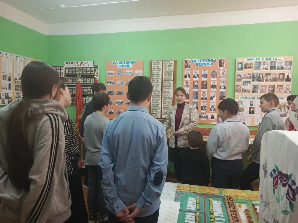 С участием депутатов местного самоуправления Кириловой В.В. и Мусиной К.Т. в школе прош...