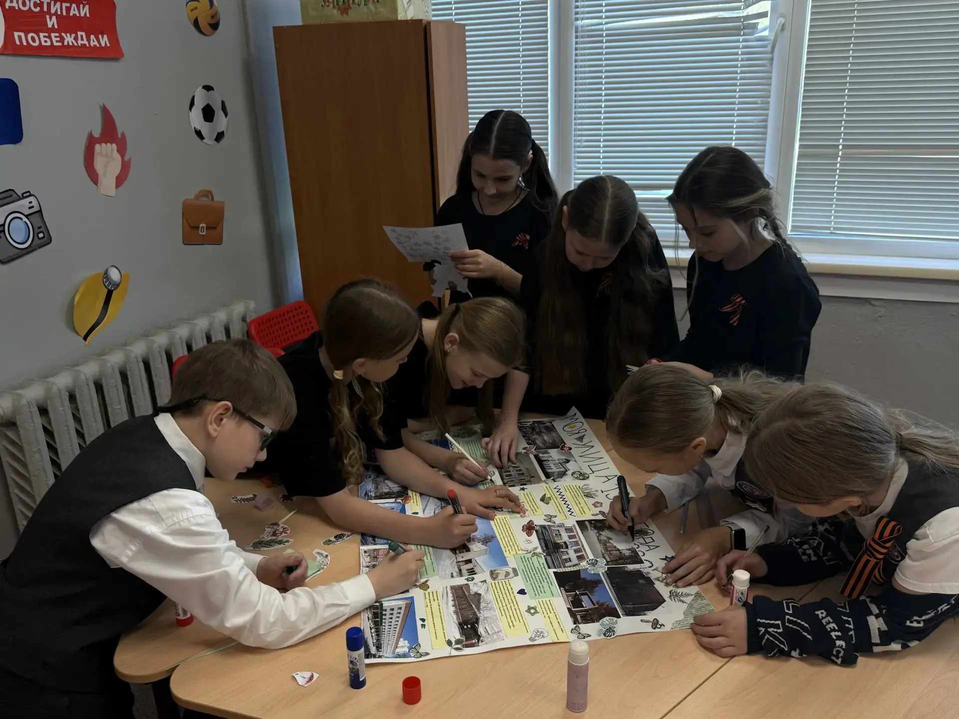 🕵Исследуем улицу 1905 года! 🏙️  Команда «Лидеры в девятке» провела краеведческое исследование нашей 