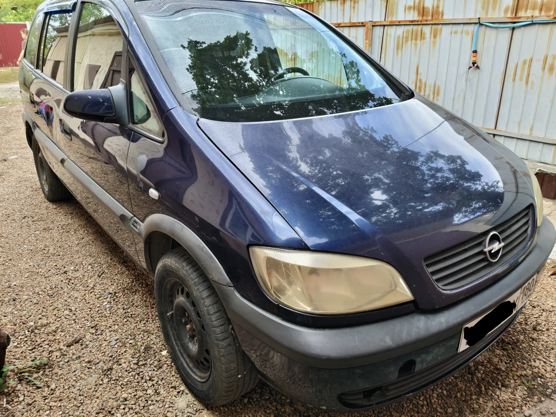 Opel Zafira A 1999 год.