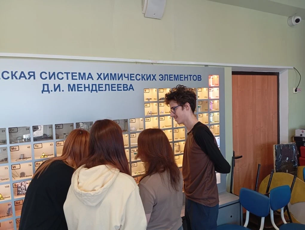 🧪 8«Б» на мастер‑классе по биохимии: витамины под микроскопом!  21 марта наши восьмиклассники стали 