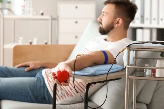 Нужно увеличить выплаты донорам крови

В нашей стране сдавать кровь всегда было почётно и престижно.