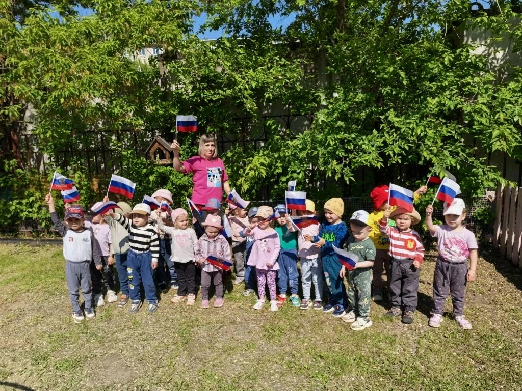 12 июня — День России! 🇷🇺

Даже самые маленькие у нас не остались в стороне: познакомились с цвета
