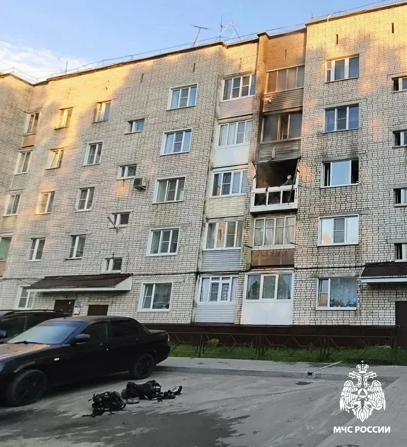 Ночью 23 июня в микрорайоне Победы посёлка Ветлужский города Шарьи произошёл пожар в кв...