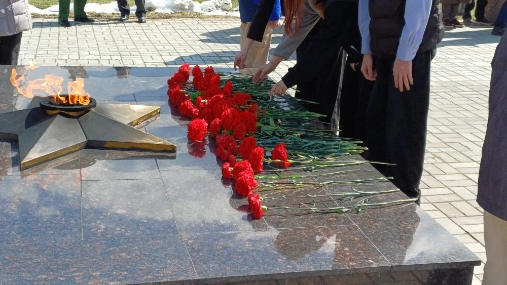 🇷🇺У Монумента Славы состоялся митинг, посвященный памяти участников ликвидации послед...