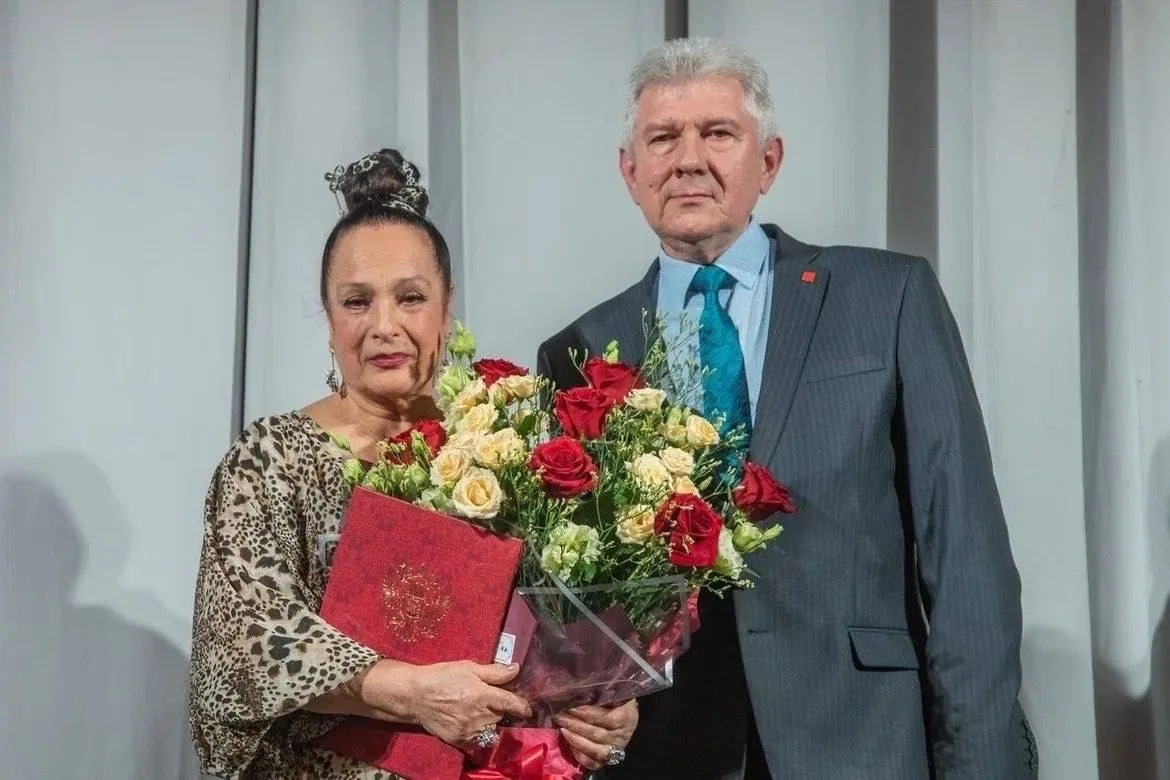 🎭 Актриса Великолукского драматического театра Алла Любовская получила почетное звание «Заслуженный 