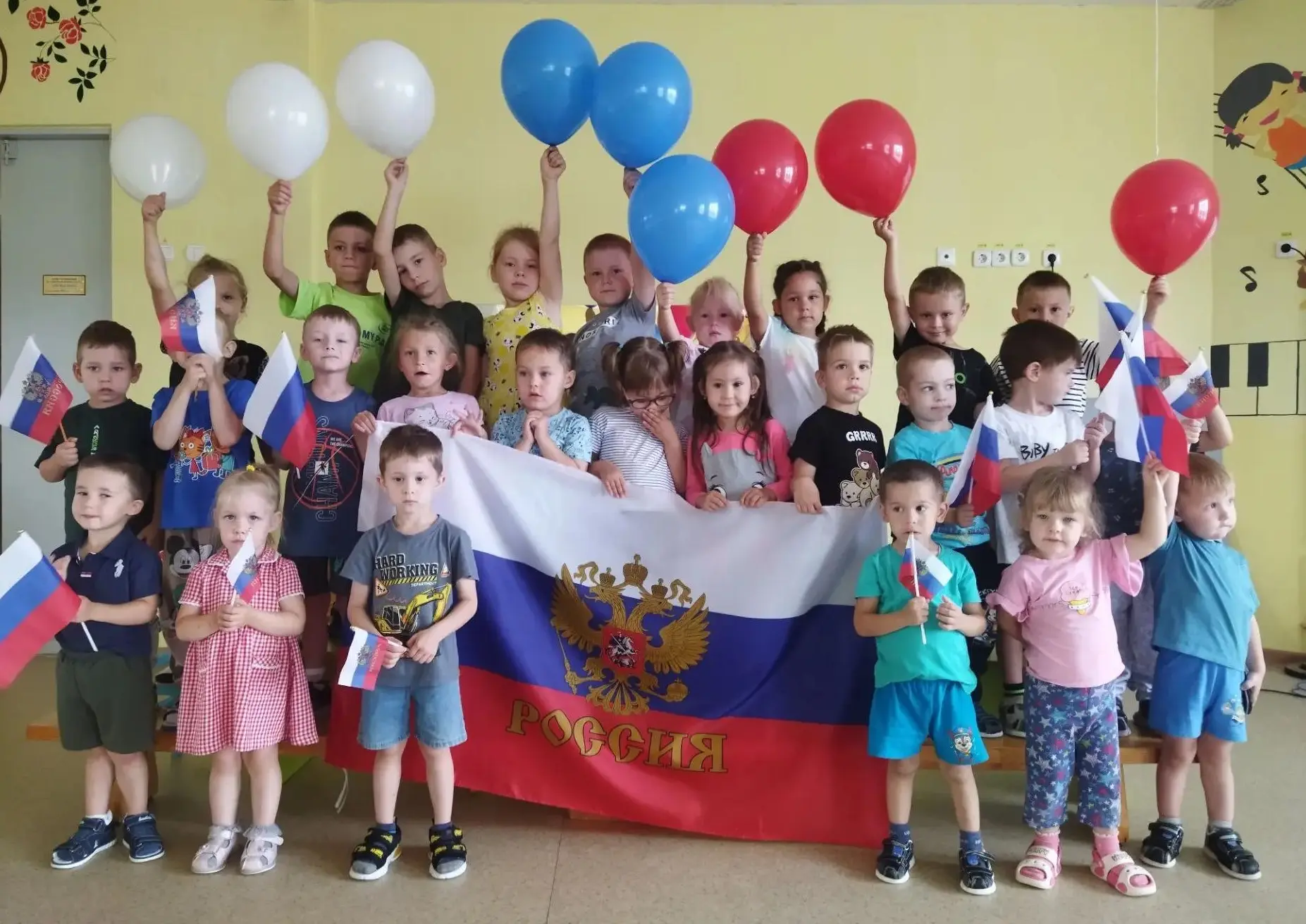 🎉 Праздник в честь Дня флага прошёл в нашем детском саду! 🎉