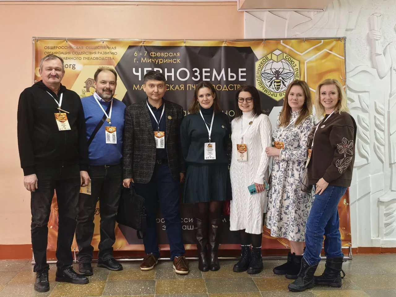 Добрейшего денёчка, мои дорогие 💛  Наше мини-путешествие на мастерскую пчеловодства завершилось и мы