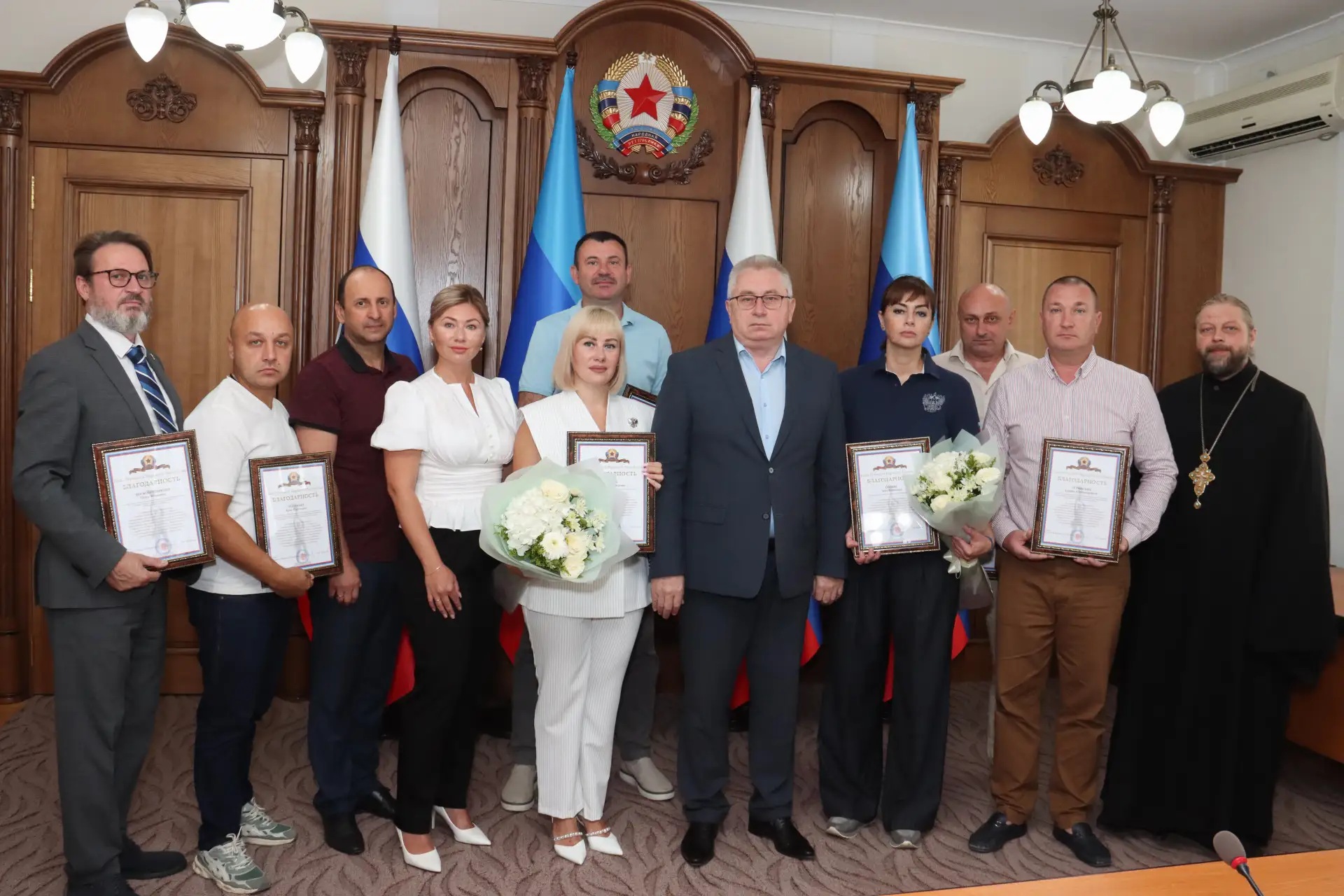 🏅 Олег Черноусов вручил награды членам Комиссии по вопросам помилования на территории ЛНР

За добро