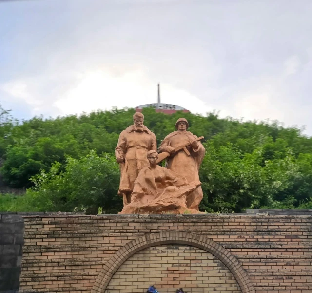 Кто переживал за террикон он уже весь в зелени 🌿 📩📸 Ксюшечка Мась  ЧАТ города Барахолка Недвижка