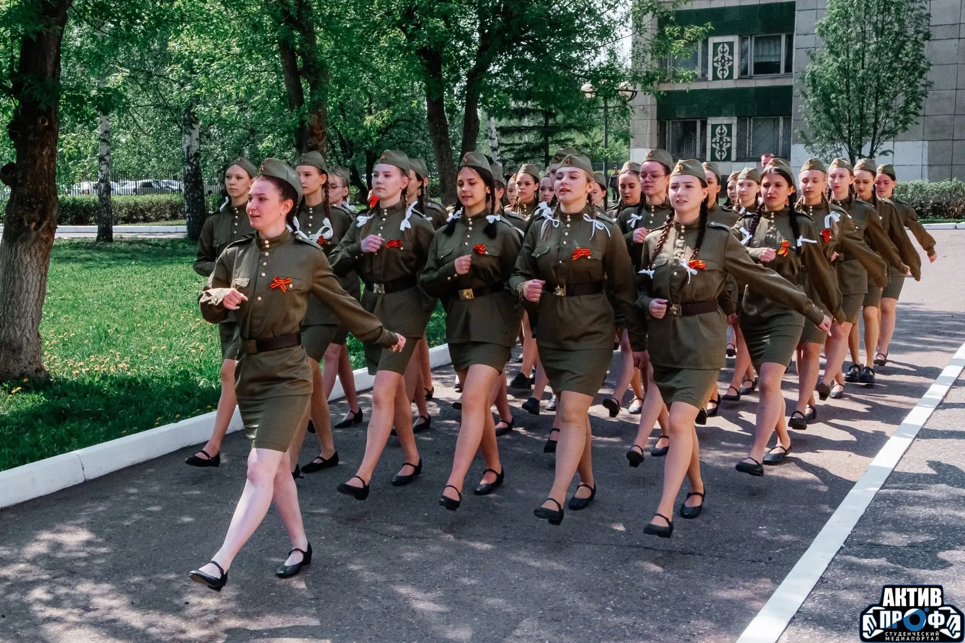 День Победы встречают в Набережночелнинском институте КФУ  Старт праздничному мероприятию дал легенд
