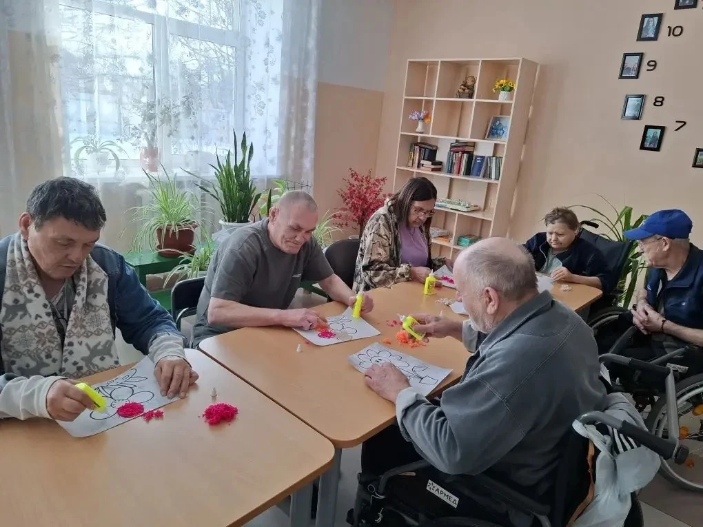 ✂️Сеголня инструктор по АФК Барыкина Нина провела для наших проживающих работу на разви...